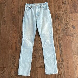 Abercrombie & Fitch The 90’s Slim Straight Ultra High Rise Jean